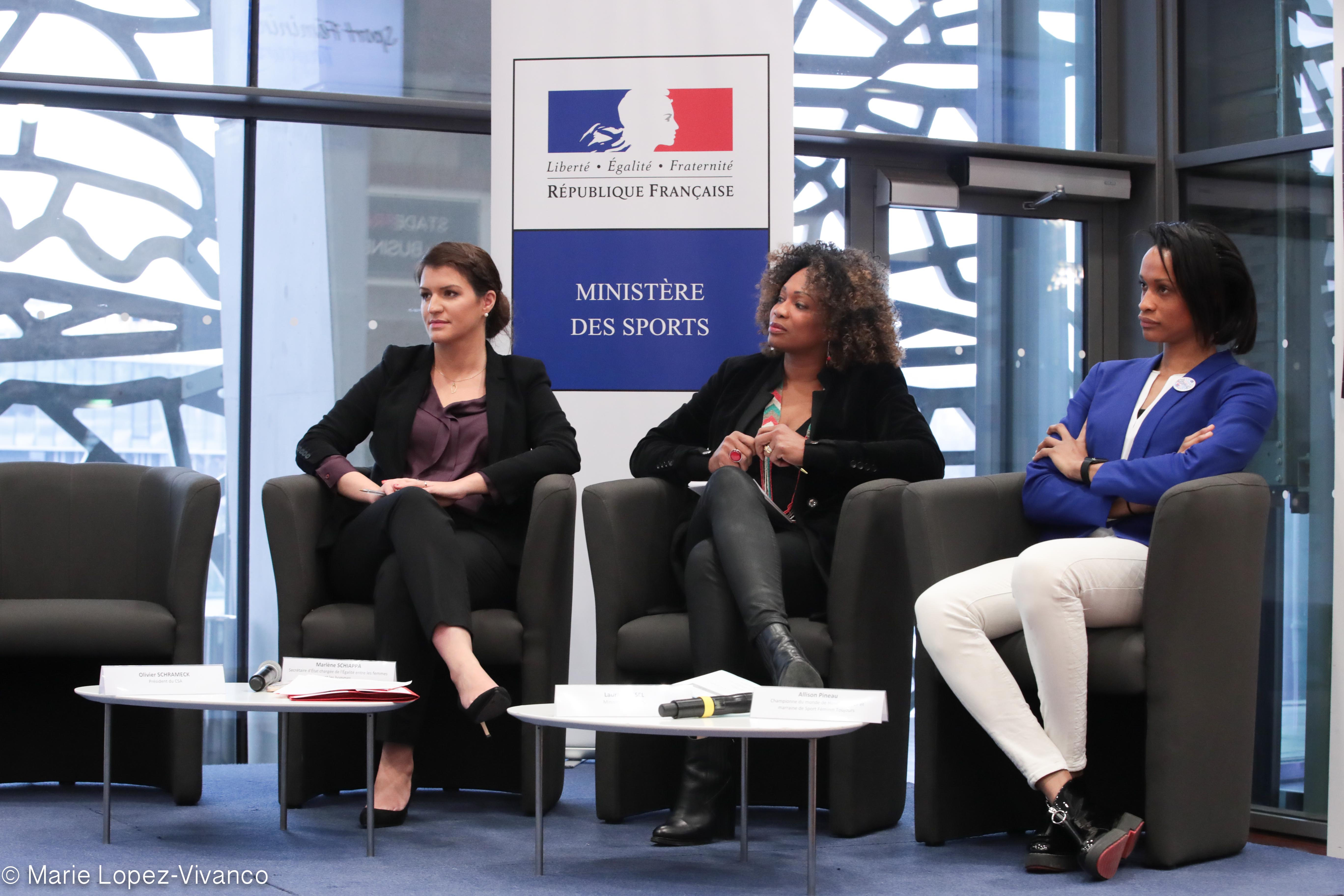 De gauche à droite: Marlène Schiappa, Laura Flessel, et Allison Pineau lors de la Conférence de presse de "Sport féminin toujours 